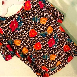 3/13💄Penbrooke Lane Short-Sleeves Animal Print Floral Retro Blouse